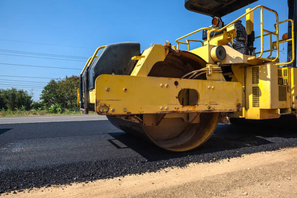 Best Driveway Paving Contractor  in Bloomingburg, OH